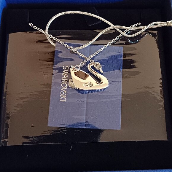 Swarovski Silver & Crystal Iconic Swan Necklace New In The Box - Picture 2 of 4